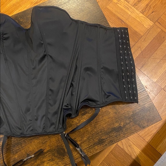 Masquerade Elegant Black Lingerie - Picture 3 of 6